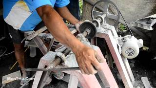 preview picture of video 'Proses Pembuatan Cobek Batu Gunung Merapi'
