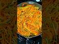 ESPAGUETE DE CENOURA E ABOBRINHA Cenoura Abobrinha Espagueti Farofa Molho Food