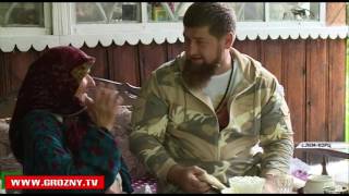 Рамзан Кадыров посетил в Беное одну из долгожительниц Чечни - Зальбику Делимханову