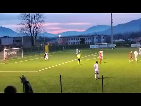 Eccellenza B. La rete annullata al 10' a Fiabane per fuorigioco, Cavarzano - Borgo Valbelluna 0-1