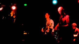 The Cinjun Tate band (of Remy Zero) performing &quot;Million&quot; at the Viper Room