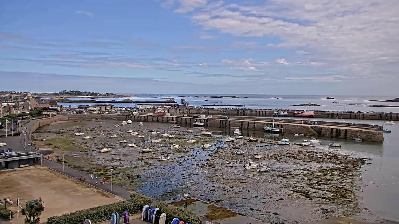 Live webcam view of Roscoff Lighthouse