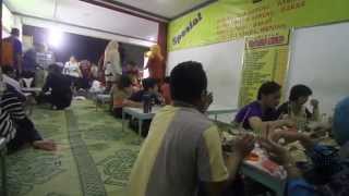 preview picture of video 'Goyang Lidah Di Lesehan Raos Eco Jalan Malioboro Yogya'