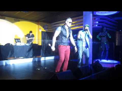 ~El Chulo en Macumba junto a Raydel~