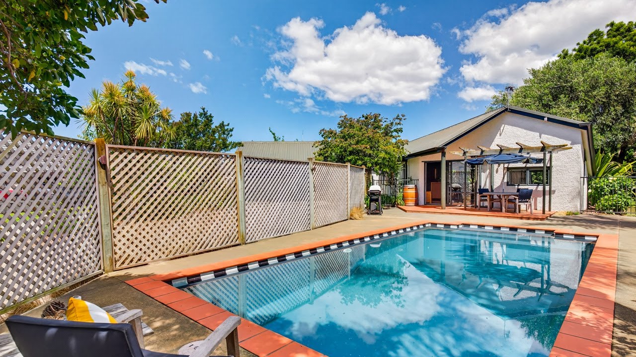 Resort-Style Retreat with Pool, Privacy and Sun