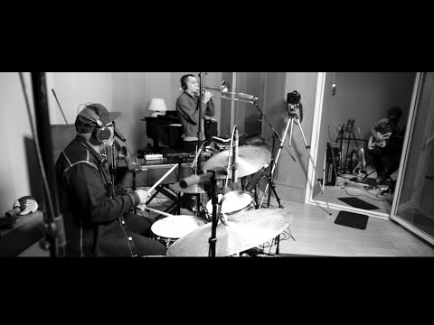 The Invisible Session - People All Around The World, Can Make It (Studio Live Take)