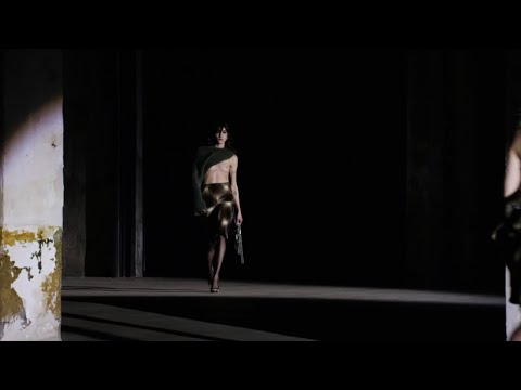 N°21 | Fall/Winter 2021/22 | Fashion Show