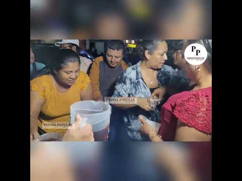 FAMILIAS SE ACERCAN A BRINDAR ALIMENTOS