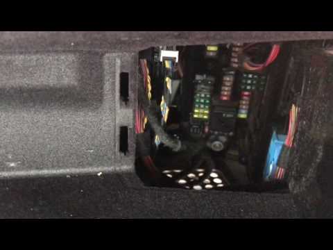 Replace Cigarette lighter fuse 750 Li BMW 2011-2015