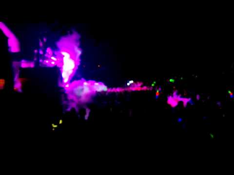 Heel kort stukje van Billy the Kit die eindigt @ Castle of Love 18-08-13