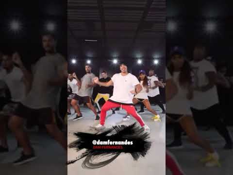 Dan Fernandes dançando Chora viola