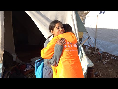 トルコ・シリア地震で緊急援助を必要とする女性や少女たちー被災地域でのUNFPAの支援活動