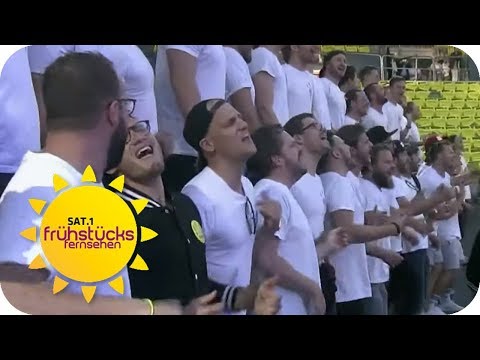 Der verrückteste Männer-Chor Deutschlands: Hamburger Goldkehlchen | SAT.1 Frühstücksfernsehen