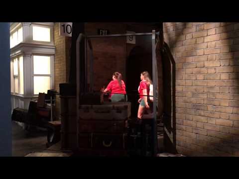 Disappearing Wall at Kings Cross - Wizarding World Orlando