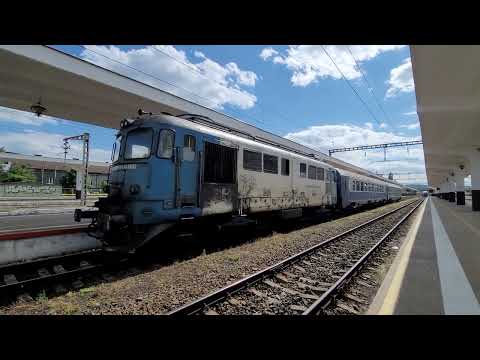 RE 4012 Cluj Napoca - Targu Mures pleaca din statie de la linia 3 cu un DA obosit