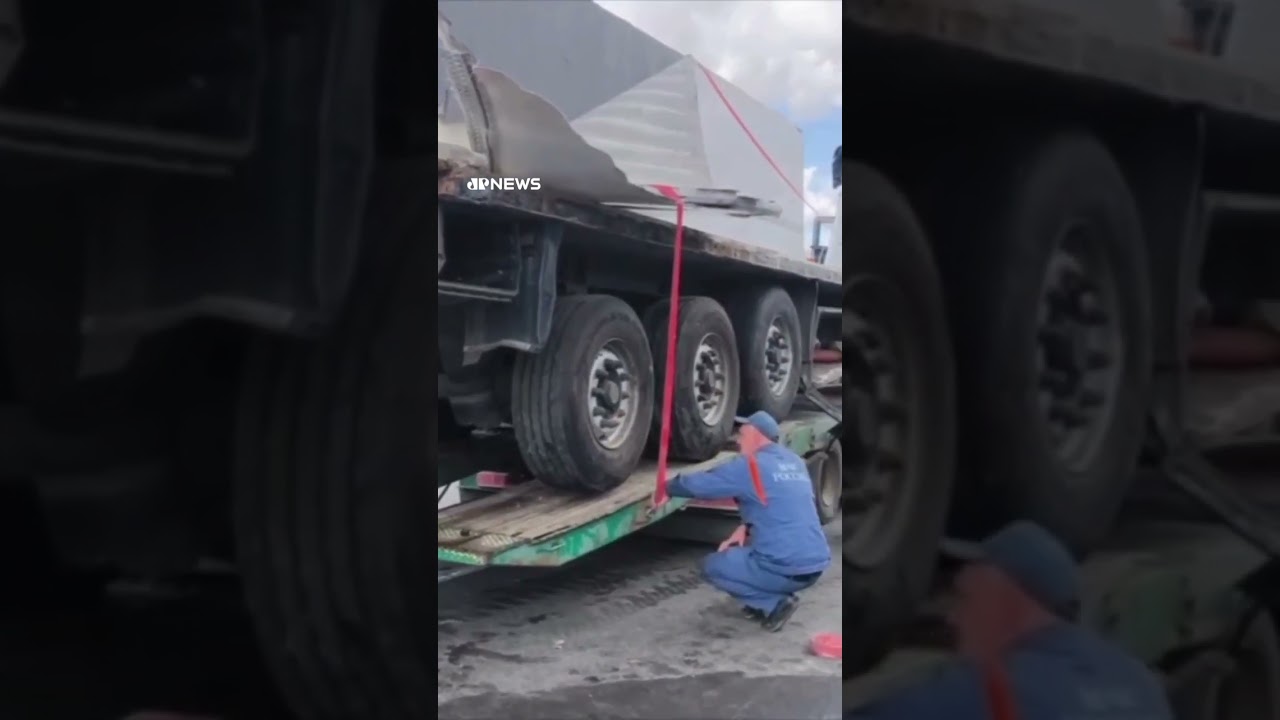 Ponte desaba, provoca descarrilamento de trem e deixa ao menos sete mortos na Rússia #shorts