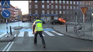 Bilen fattade eld efter en krock