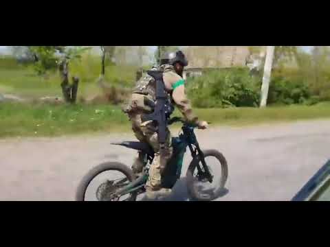 UkraineWarReport - Georgian fighter for Ukraine is using an ELEEK e-bike
