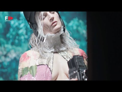 GUINEVERE VAN SEENUS | Backstage PIRELLI Calendar 2023 - Fashion Channel