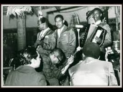 Un Pot pourri de boleros de l'ensemble Nemours Jean-Baptiste en direct de Cabane Choucoune. ca 1969.