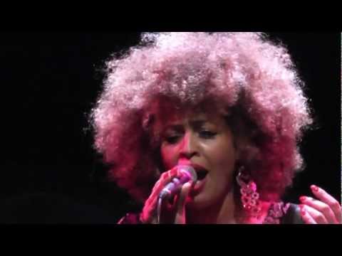 M'Barka Ben Taleb in concerto - Dicitencello Vuje / Luna Rossa / Indifferentemente