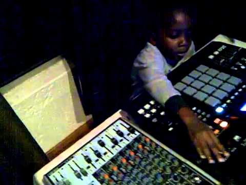 SAM: 3yr old Akai MPC Hip-Hop Producer