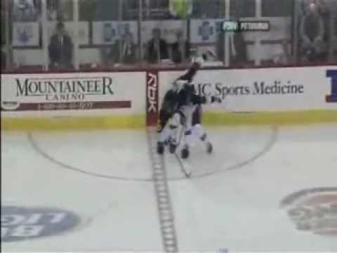 Keith Ballard hipchecks Colby Armstrong