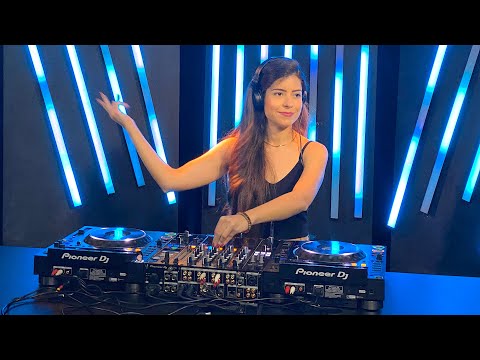 Sarah Kraz - Krazcast 003 | Melodic Techno & Progressive House DJ Set 2024