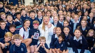 TONES AND I MAKES SURPRISE VISIT TO STUDENTS OF TINTERN GRAMMAR SCHOOL IN AUSTRALIA