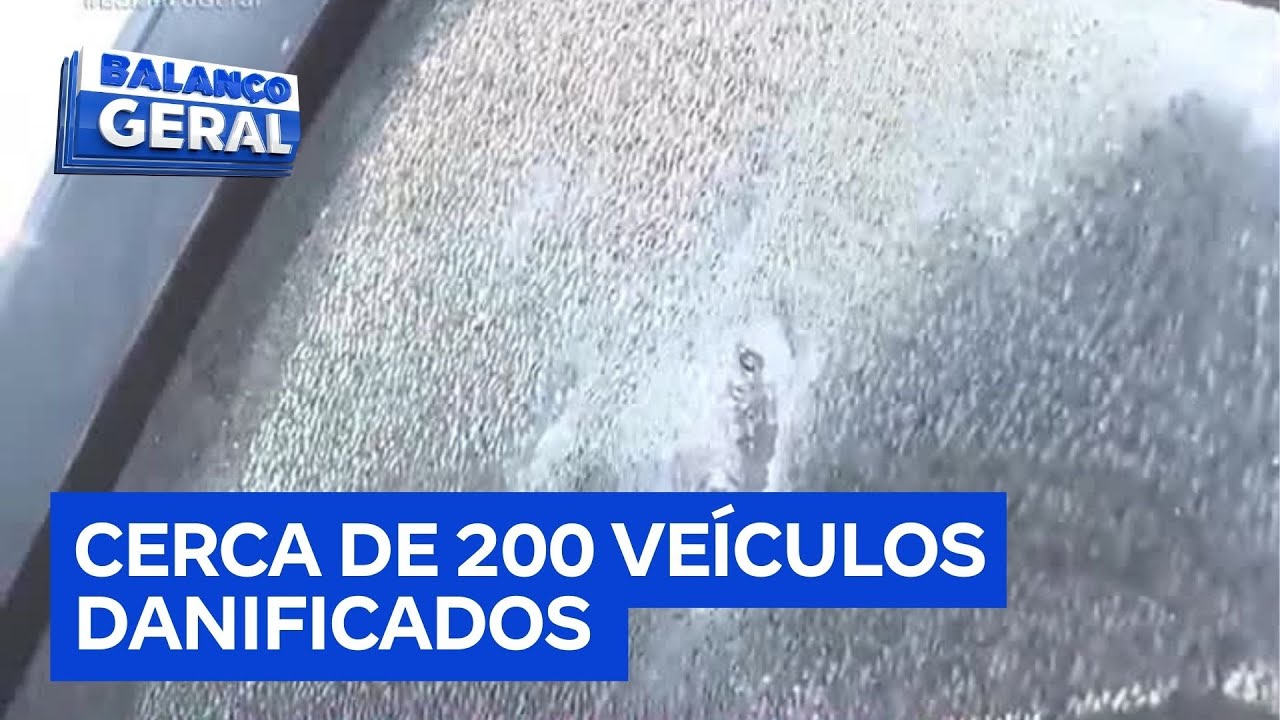 Carros ficam danificados em estacionamento de shopping após chuva de granizo em São Paulo