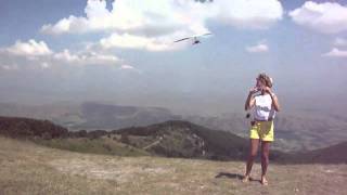 preview picture of video 'HANG GLIDING-MACEDONIA-KRUSEVO-AUGUST 2010.mov'