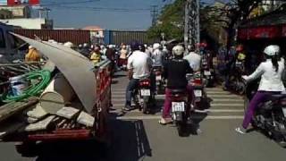 preview picture of video 'Level crossing Nha Trang'