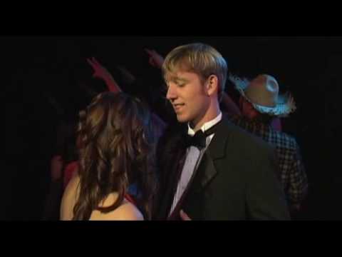 Prom (Featurette 'Video Yearbook: Senior Pride')