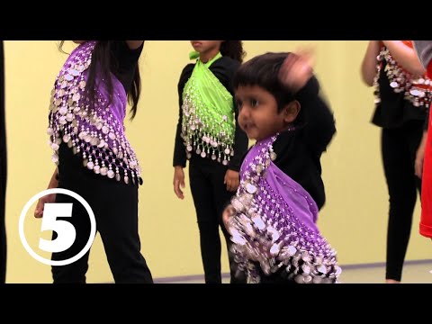 Litte Couple-barnen på Bollywooddans