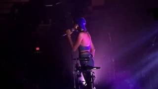 AlunaGeorge - Mediator (live)