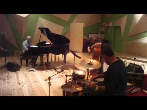 Rony Holan plays Mussorgsky (Limoges - Le marché) with Yaron Gottfried trio