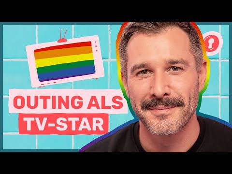 Gay celebrity: They advise me against coming out! 😟⎥On the toilet