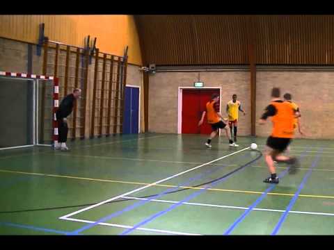 VoetbalinBreda: Training s.v. Advendo in de zaal