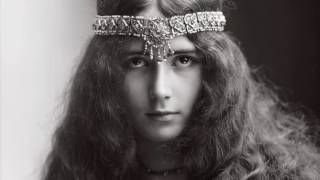 PUGGY - Chez Madame Louise - Russian subtitles (русский перевод)