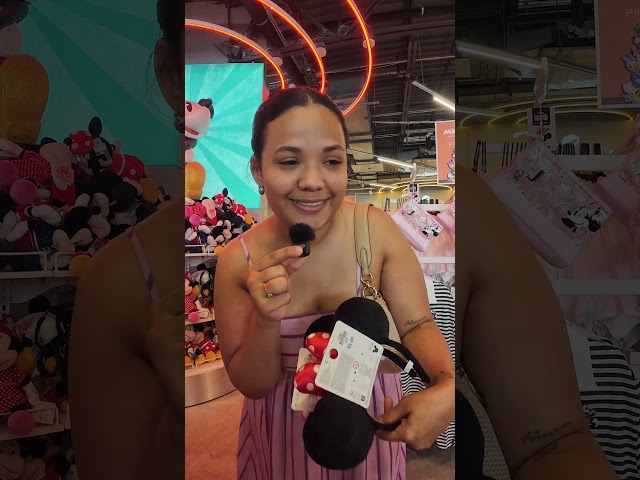 Vídeo relacionado con Producto oficial de Disney comercializado por Primark, manta polar/ poncho de Lilo & Stitch con diseño de orejas en 3D