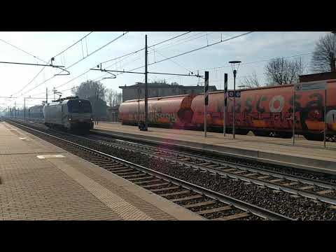 La E 193.773 RTC in manovra per attestarsi al treno di tramogge. Poggio Rusco, 14/12/2021 VIDEO MIO