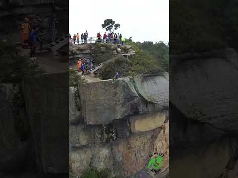 **La Piedra Colgada**