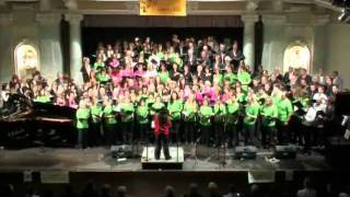 Video You Raise Me Up - 310 zpěváků, klavír: Eva Vimrová