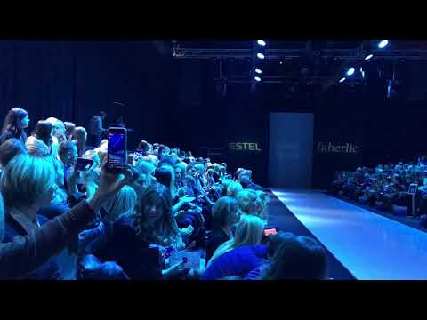 Alisia Fiori. Открытие модного показа на Moscow Fashion Week 2018. Дизайнер Ирина Шарова.