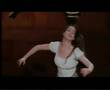 Anne Hathaway sings Queen's "Somebody to love ...