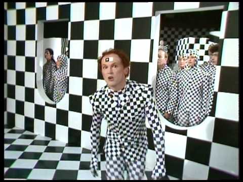 Mike Batt - Zero Zero Part 3: Love Makes You Crazy