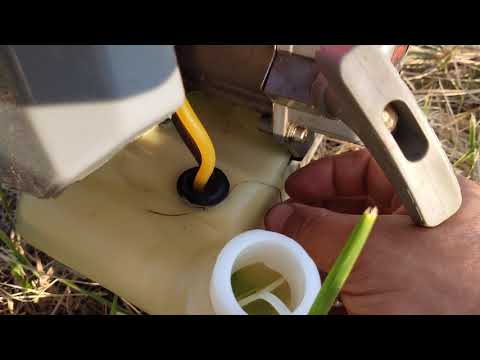 Пробка бака бензопилы штиль 250. Топливный бак для бензокосы эхо. Бензобак для бензокосы. Течет бензин из бензобака триммера. Крышка топливного бака бензокосы хомелите.