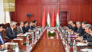 Los cancilleres de China y Tayikistán sostienen en Dusambé su primer diálogo estratégico