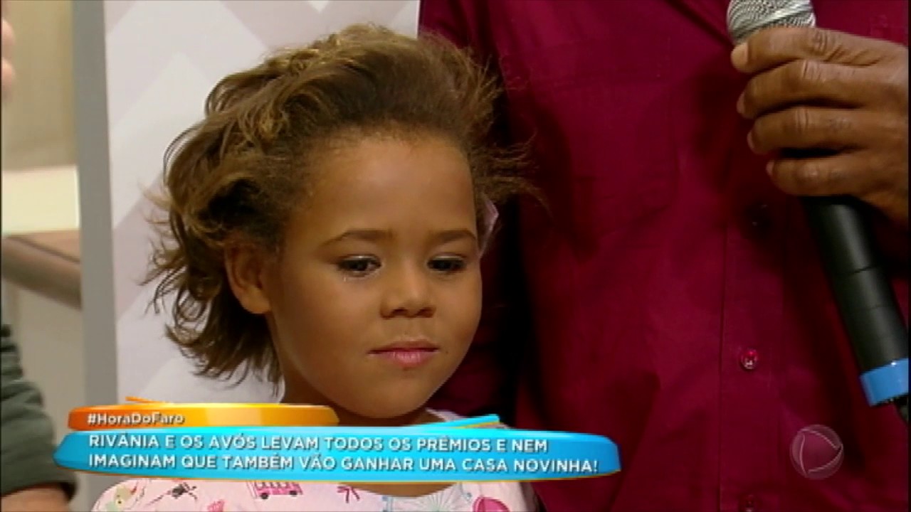Com ajuda da diretora da escola, Rivânia encara desafio para ganhar casa para os avós