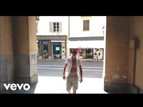 MC-B - Pezzi di Vita (Official Video)